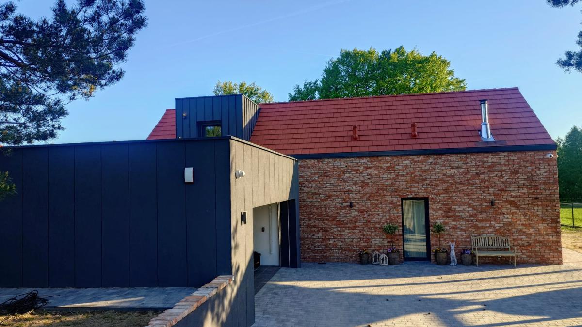 Ciekawa realizacja domu nad jeziorem niedaleko Poznania
