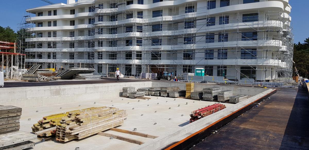 Okna Martom w ośrodku Pearl w Rogowie