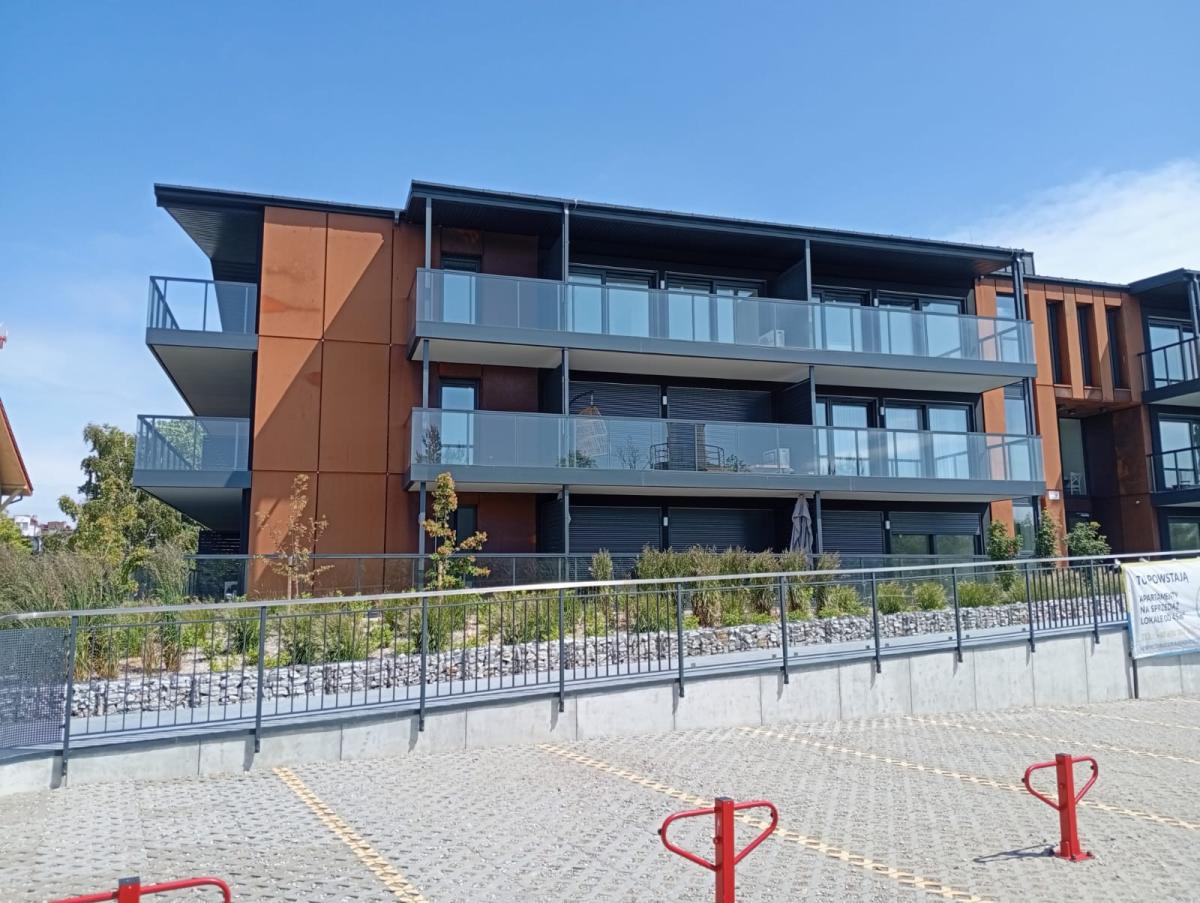 Apartamentowiec nad morzem – Rowy